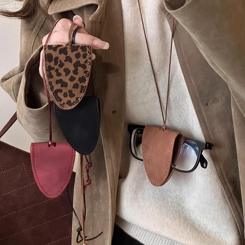 Leopard Eyeglasses Storage Bag Pendant Hanging Neck Glasses Clip Pendant Durable Glasses Clip Simple Hanging Neck Pouch